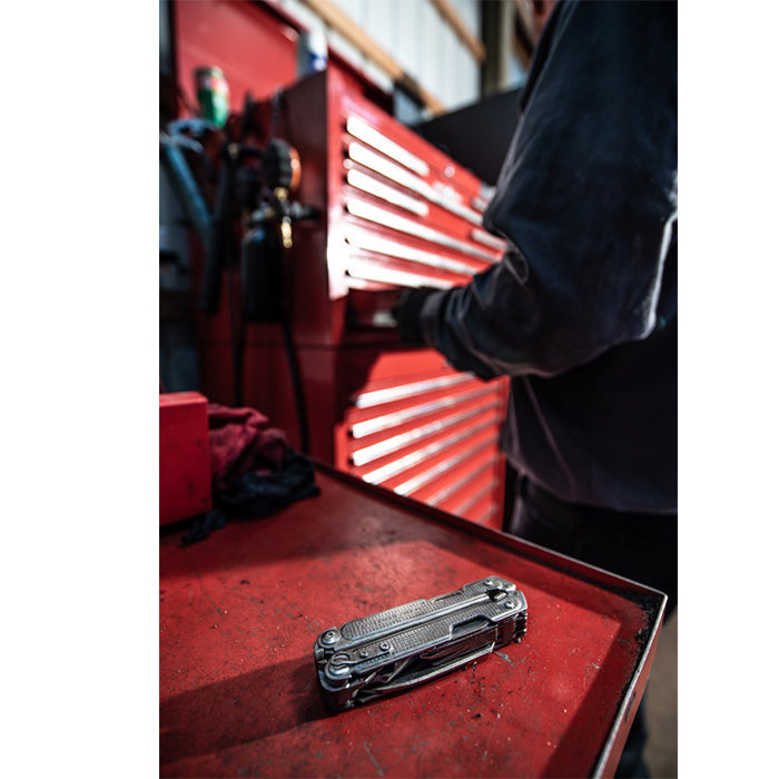 Leatherman FREE™ P2 戶外萬用刀